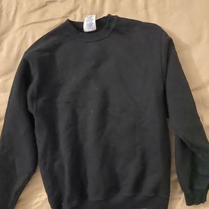 Black crewneck sweatshirt long sleeve